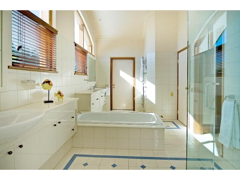 classic style bathroom
