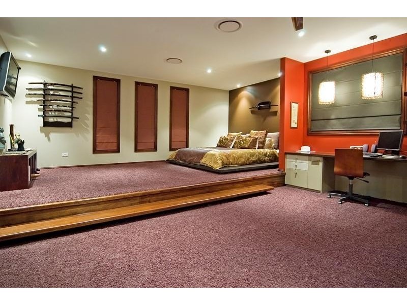 contemporary style bedroom