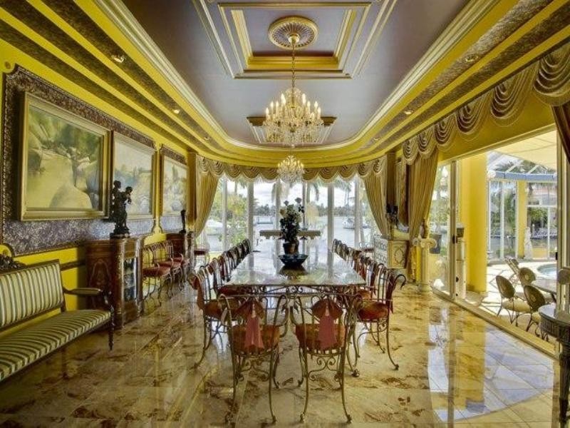 classic style dining room