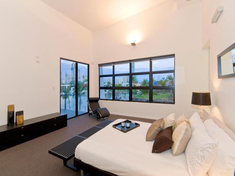 contemporary style bedroom