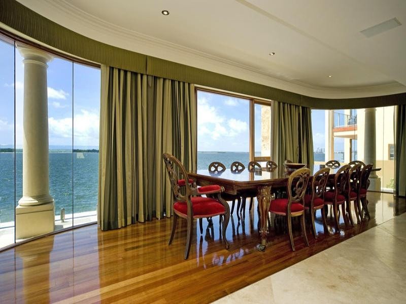 classic style dining room