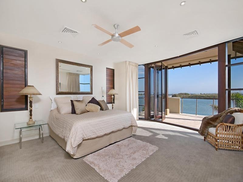 contemporary style bedroom