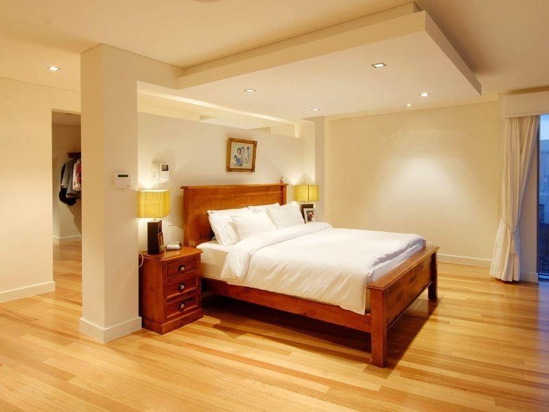 contemporary style bedroom