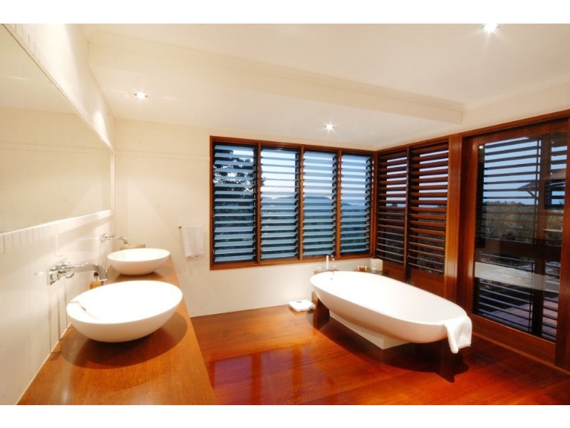 contemporary style bathroom