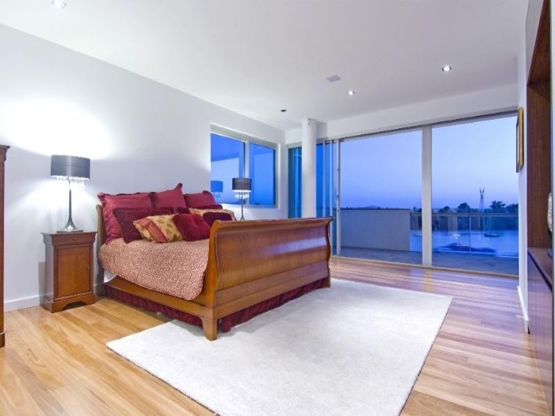 contemporary style bedroom