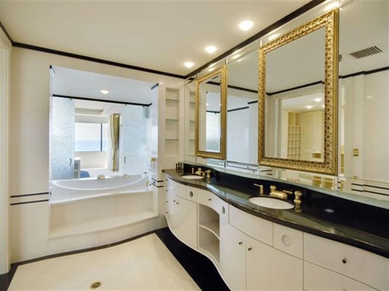 classic style bathroom
