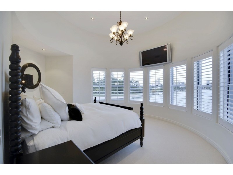 classic style bedroom