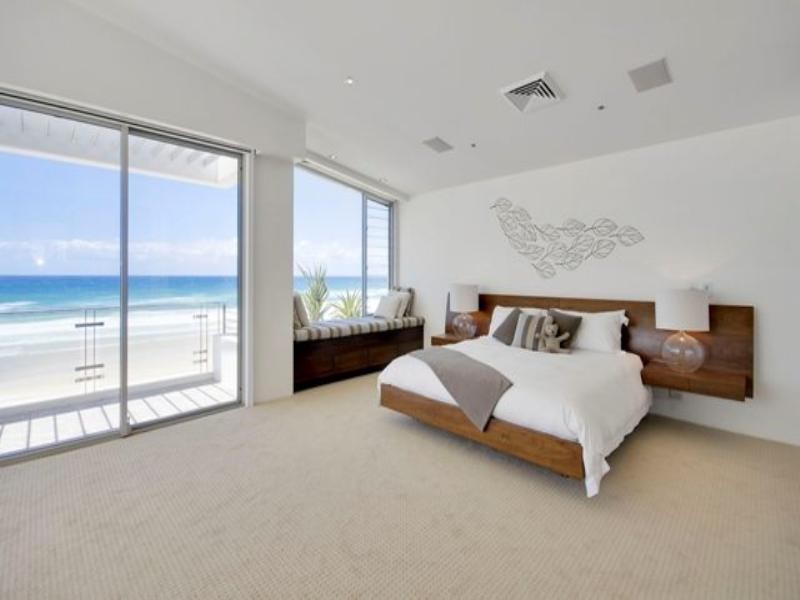 contemporary style bedroom