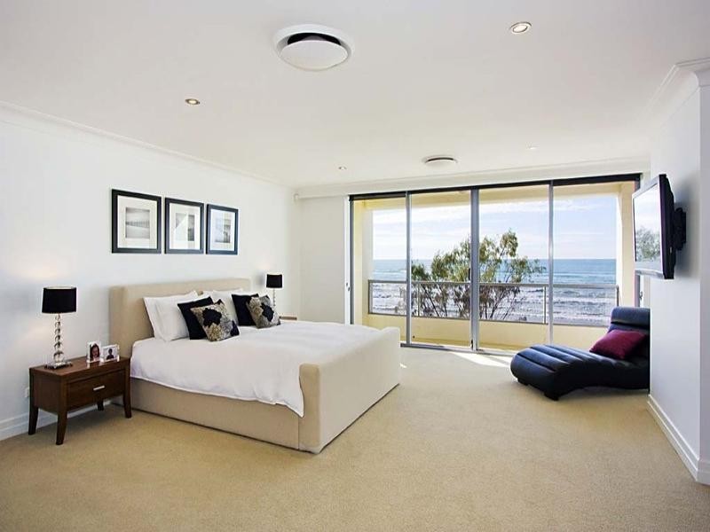 classic style bedroom