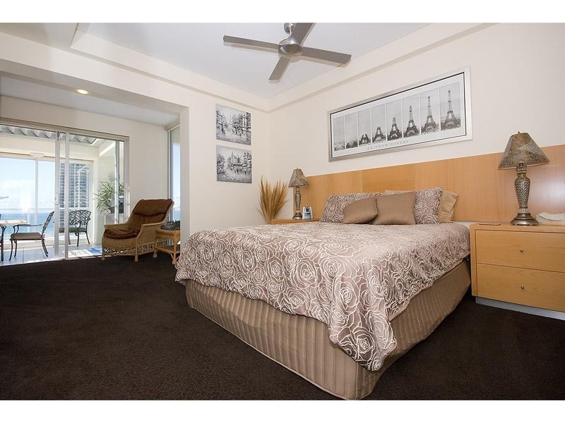 classic style bedroom