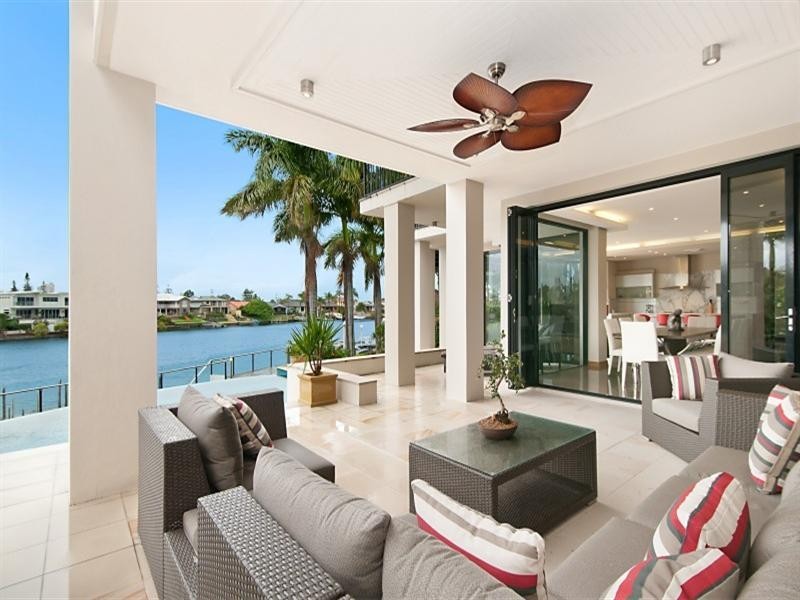 contemporary style bathroom