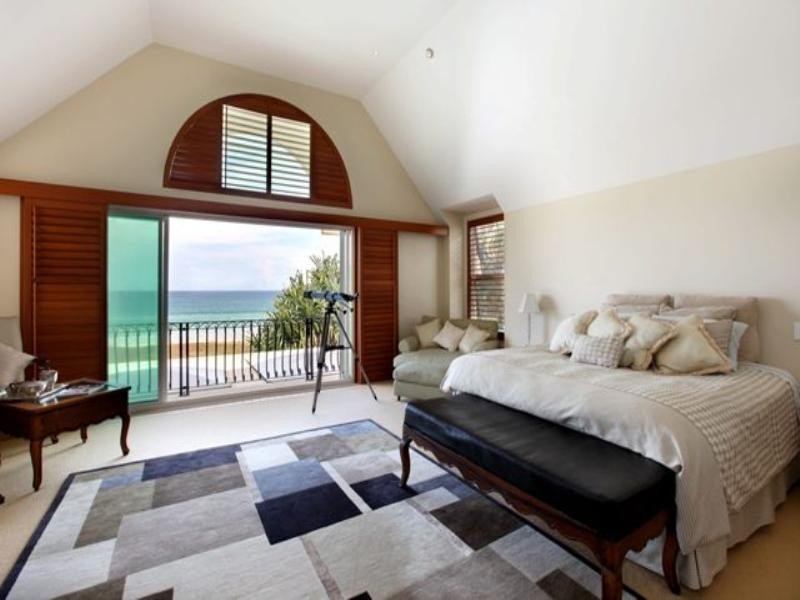 contemporary style bedroom