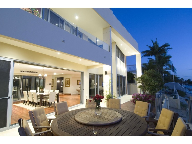 contemporary style dining room