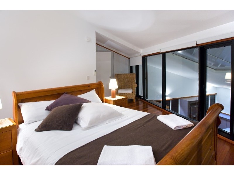 contemporary style bedroom