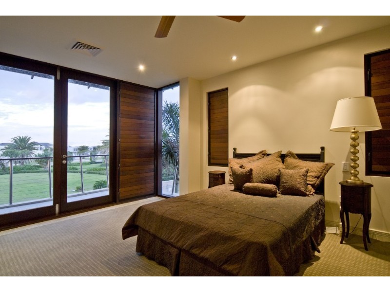 classic style bedroom