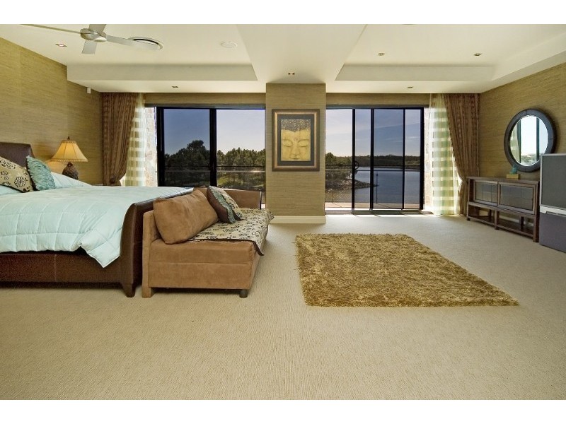 contemporary style bedroom