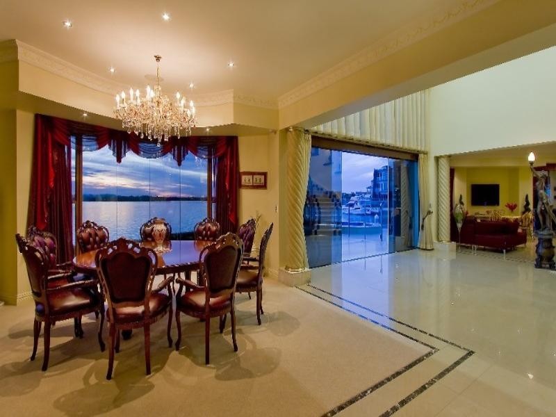 classic style dining room