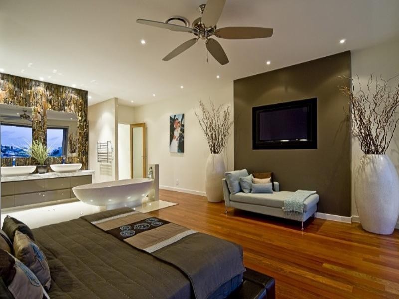 contemporary style bedroom