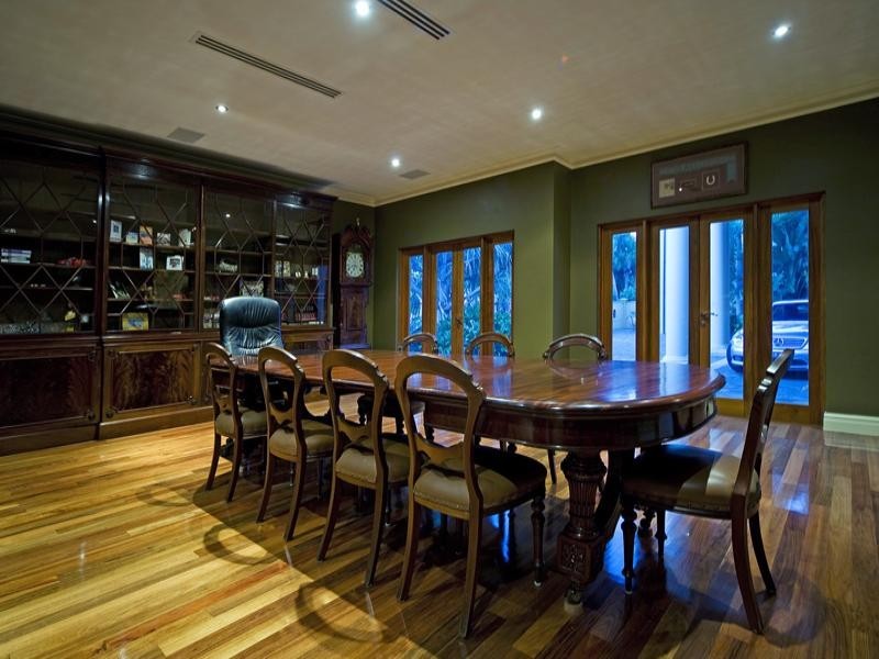 classic style dining room