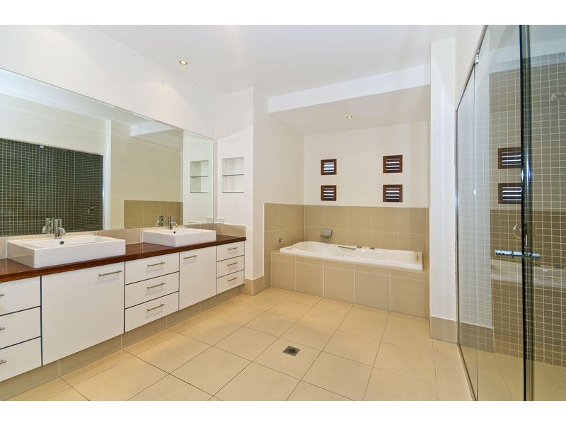 contemporary style bathroom