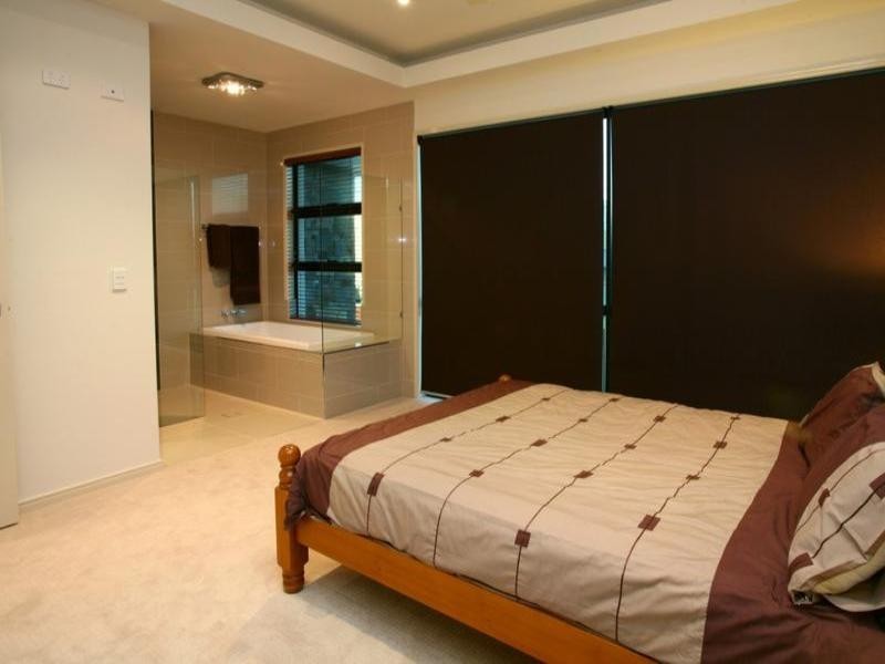 contemporary style bedroom