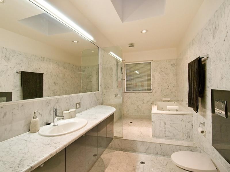 classic style bathroom