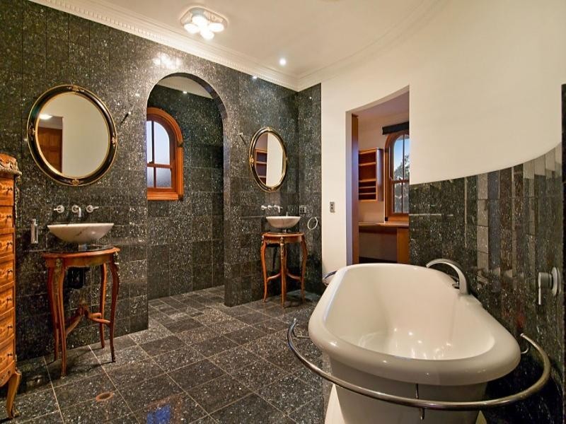 classic style bathroom