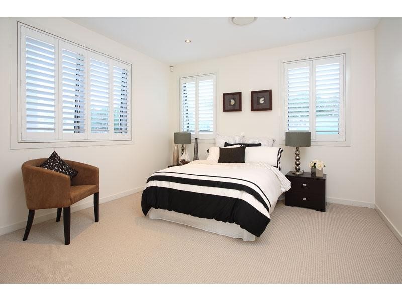 contemporary style bedroom