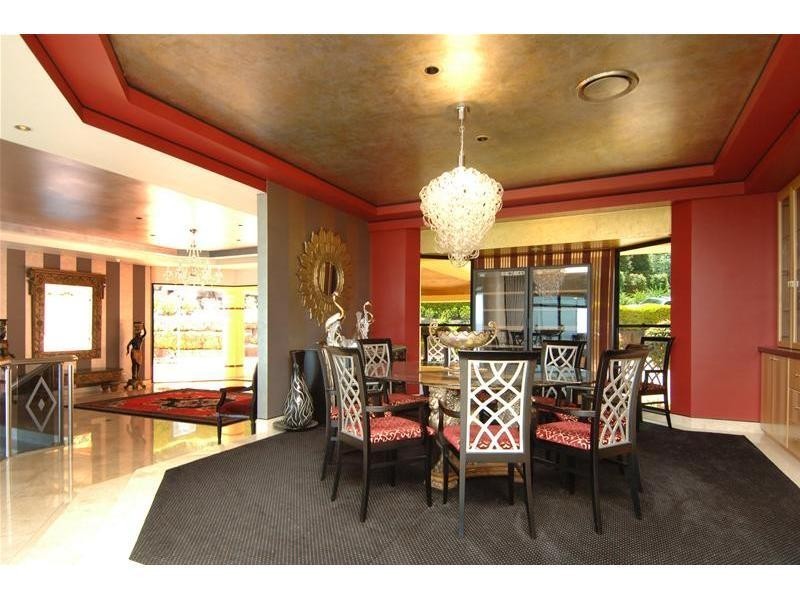 classic style dining room