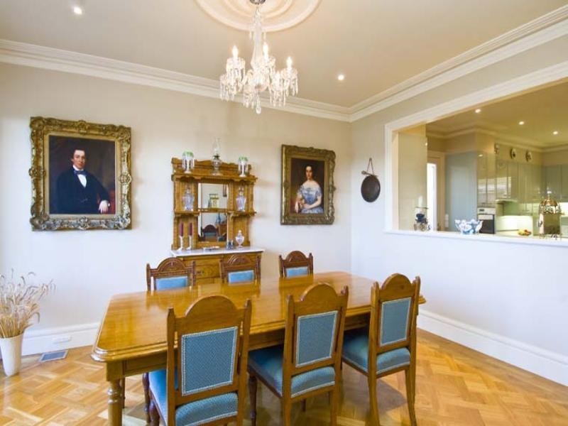 classic style dining room
