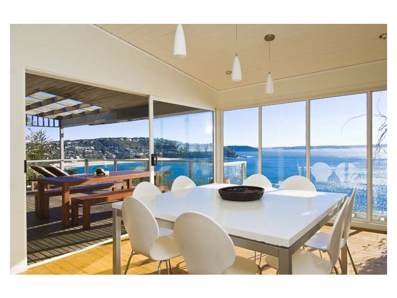beach style style dining room