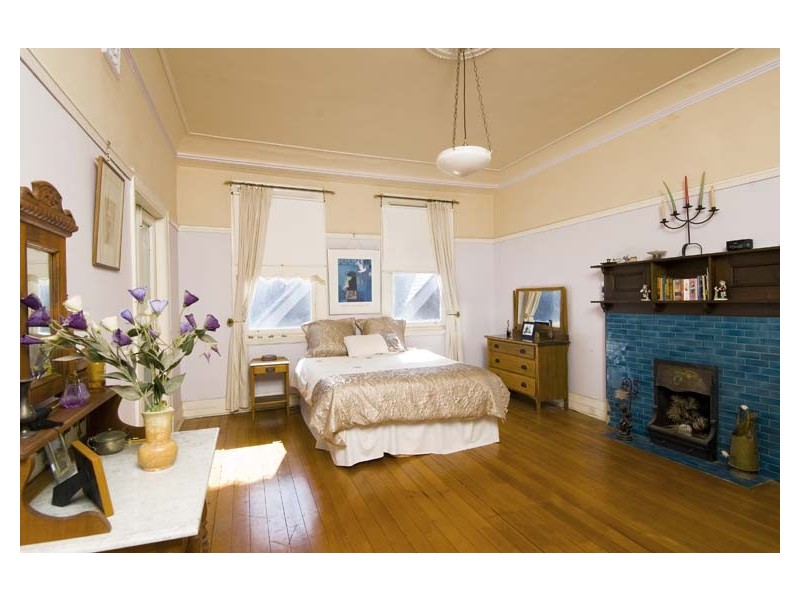 classic style bedroom