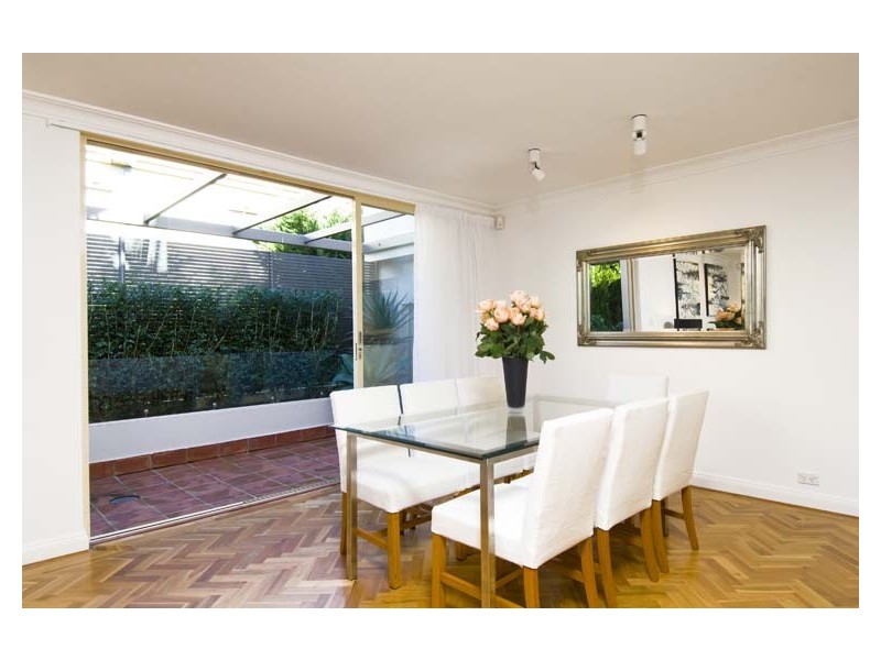 classic style dining room
