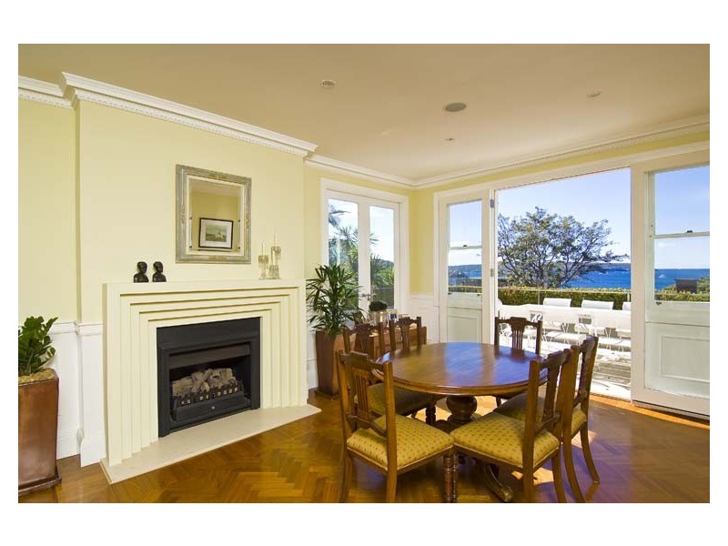 classic style dining room