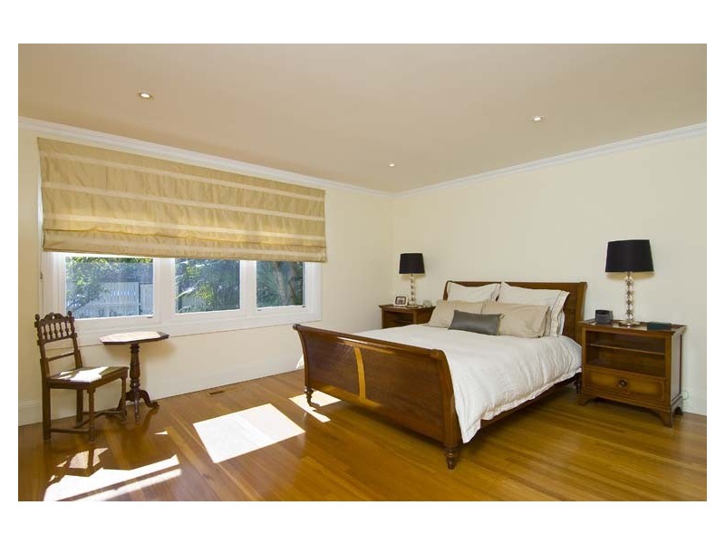 classic style bedroom