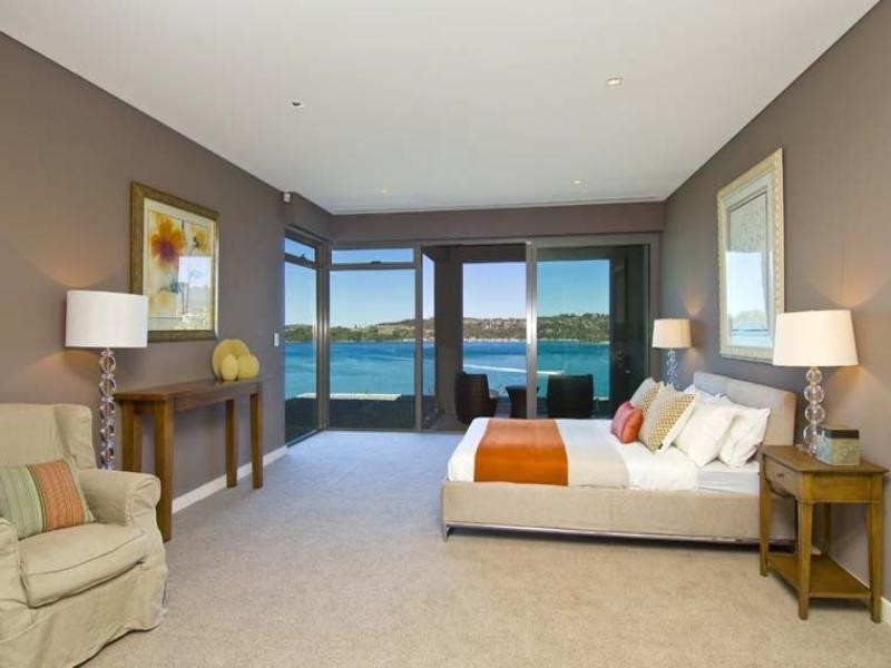 contemporary style bedroom