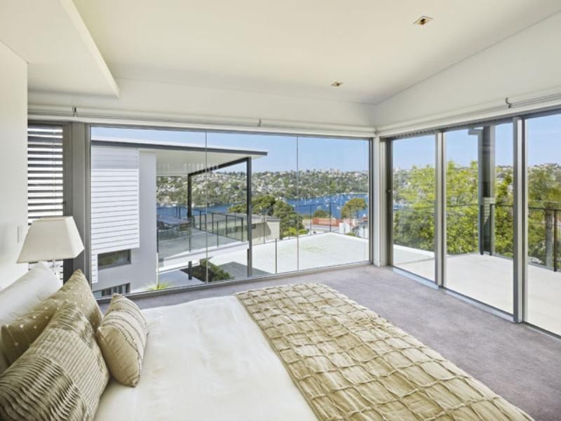 contemporary style bedroom