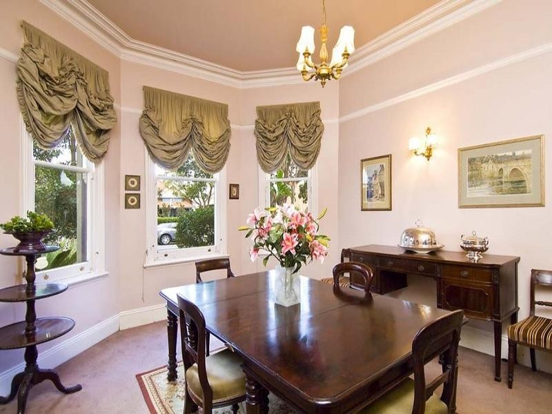 classic style dining room