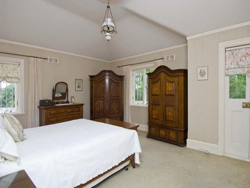 classic style bedroom