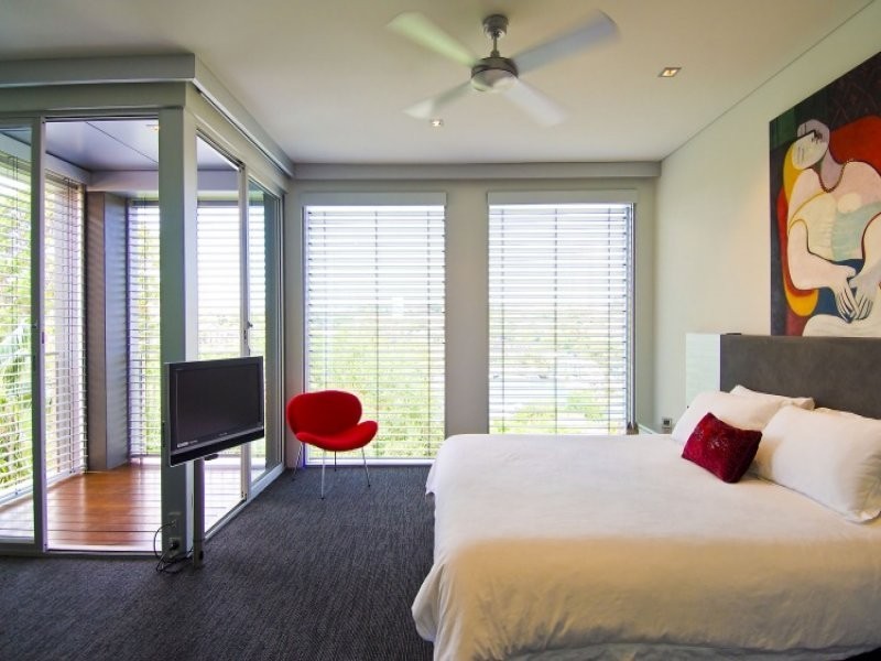 contemporary style bedroom