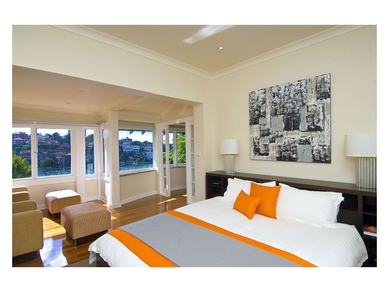 contemporary style bedroom