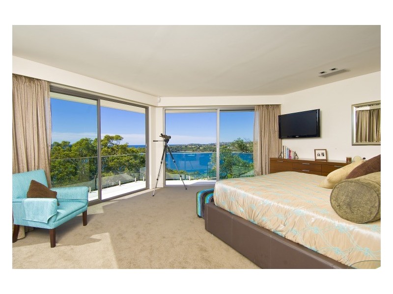 contemporary style bedroom