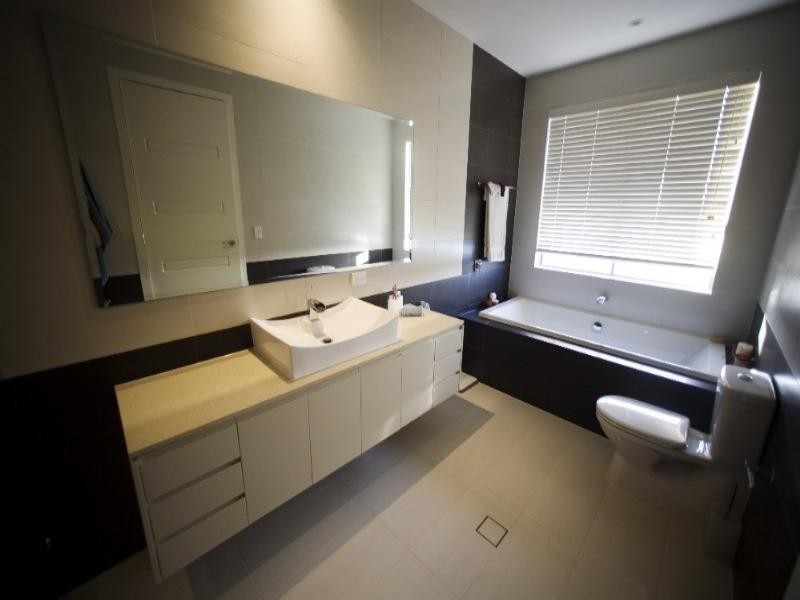 contemporary style bathroom