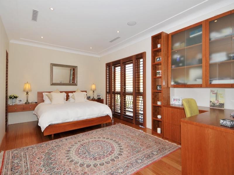 contemporary style bedroom