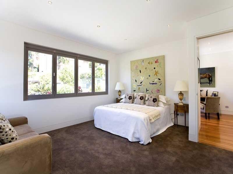 contemporary style bedroom