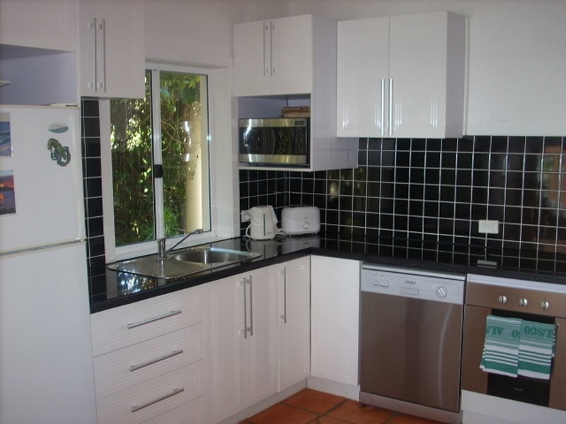 contemporary style kitchen