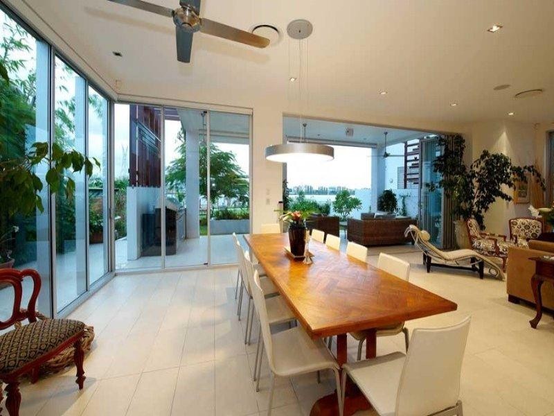 classic style dining room