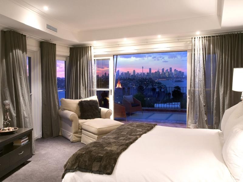 contemporary style bedroom