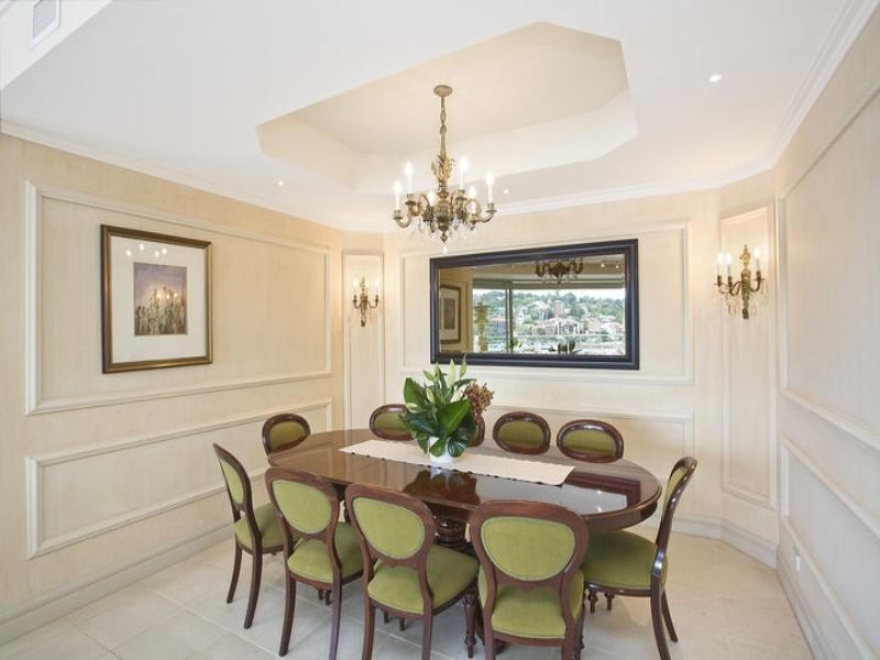classic style dining room
