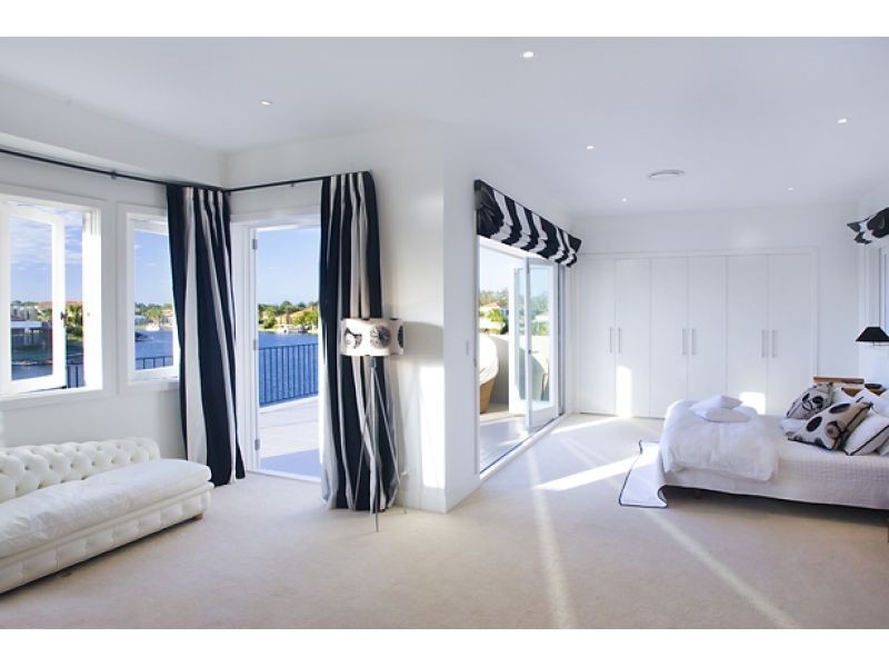 contemporary style bedroom